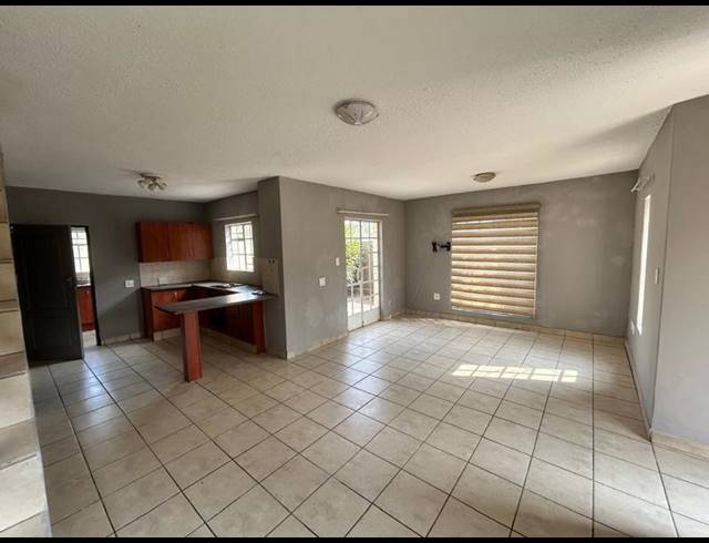 2 BEDROOM TOWNHOUSE FOR SALE IN BRAKPAN NORTH